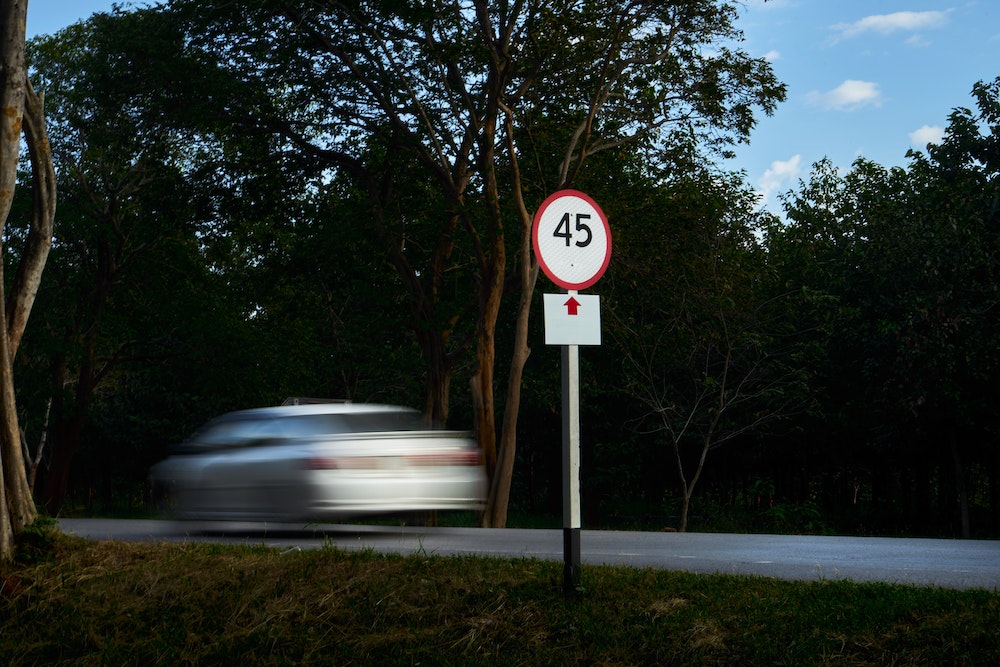 Retrait de permis pour excès de vitesse : comprendre les enjeux et conséquences